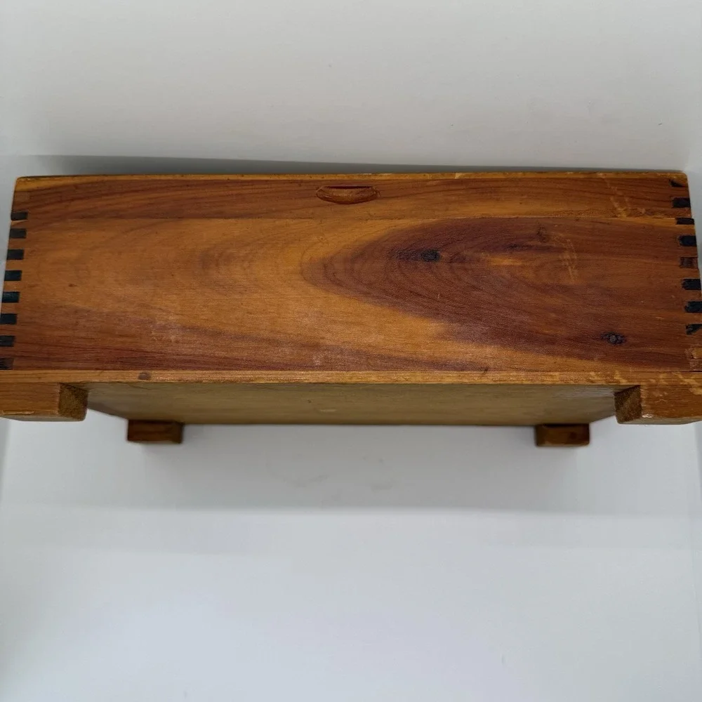 Cedar VTG Footed Keepsake Trinket Jewelry Dovetail Hinged Box Floral Print